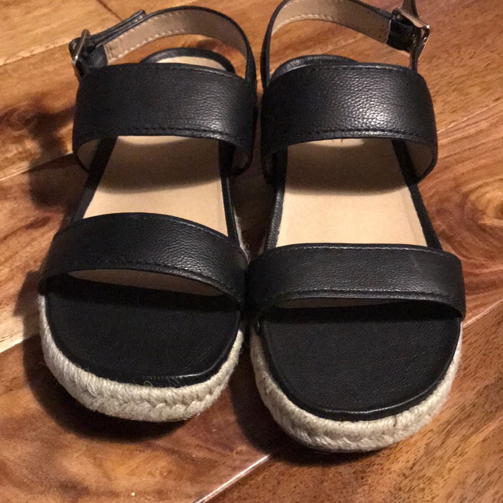 Restocked‼️- 5🌟- Vionic Black LEATHER Sandals - Picture 7 of 8